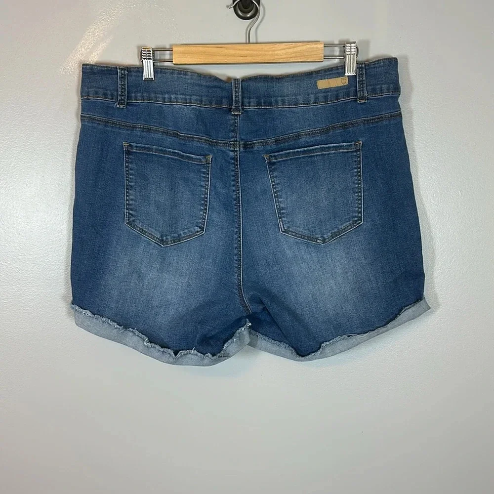 True Craft Distressed Denim Shorts Women’s Size 20
